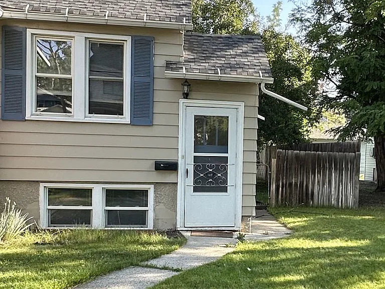 109 Yellowstone Ave — Photo 2