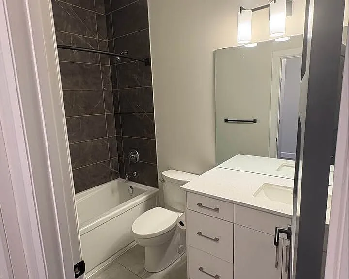 1600 Hyde Park Rd #315 — Photo 12