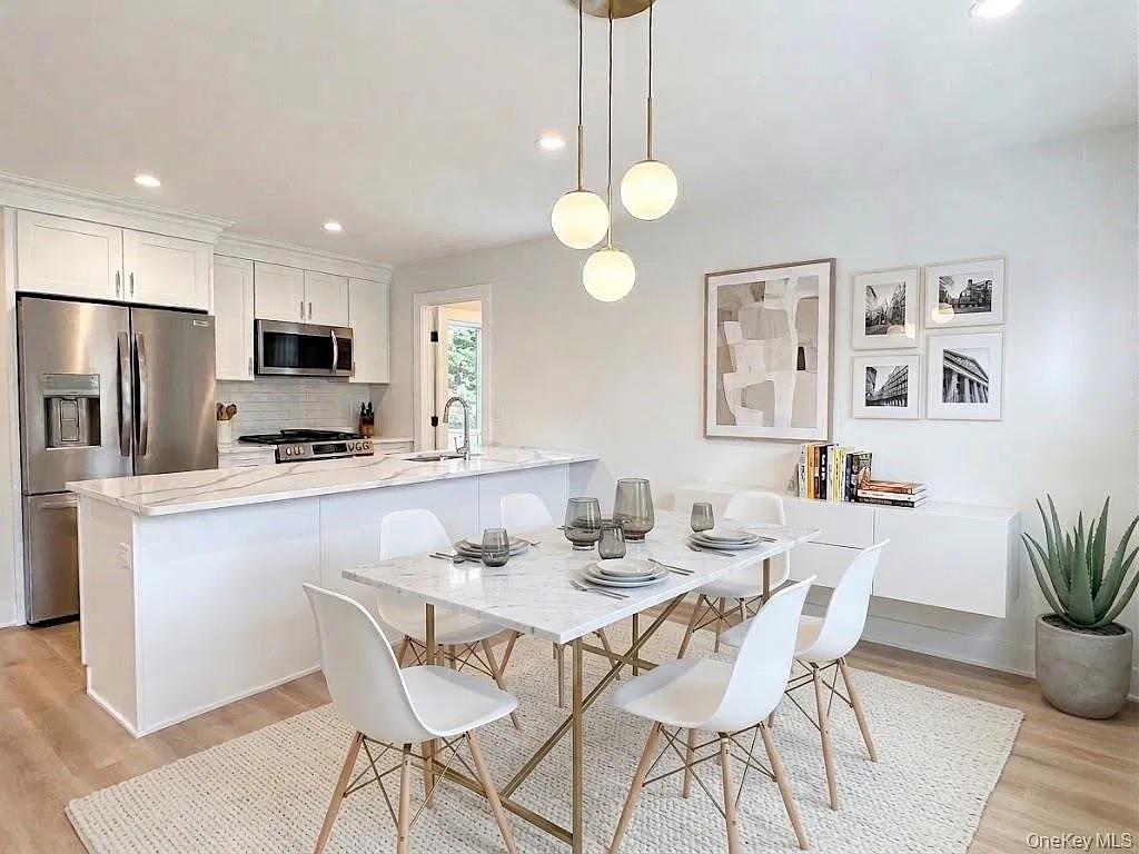 2 bed, 2.0 bath, 900 sqft, $4,500 — Photo 2
