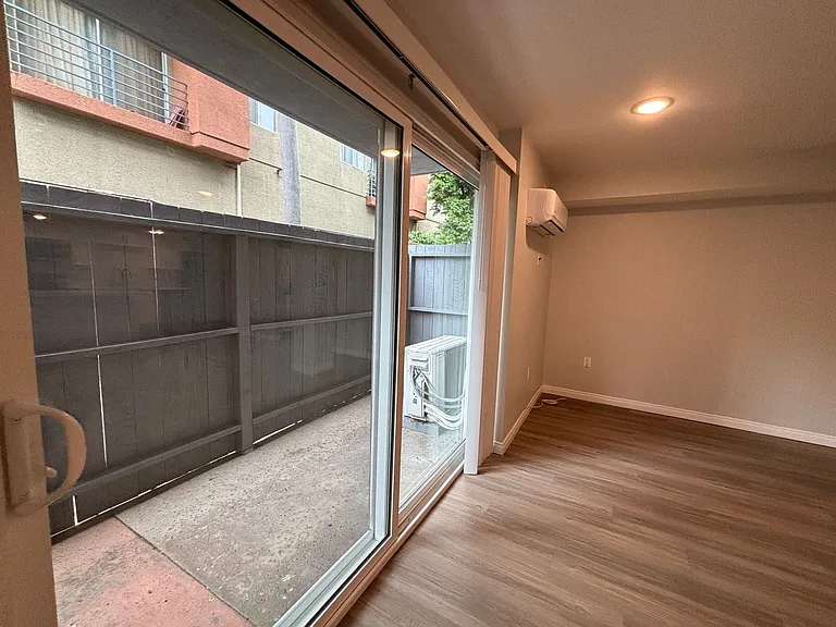 1635 North Martel Avenue — Photo 47