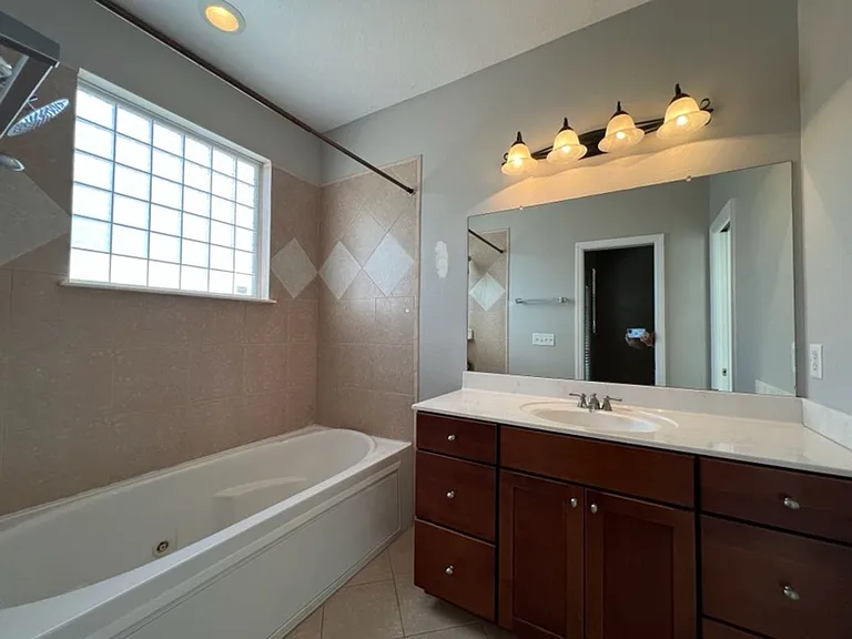 332 E Kaley St — Photo 17
