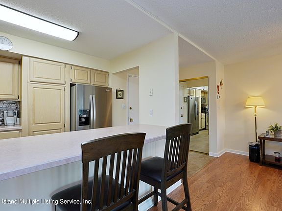 4th image of 95 Essex Dr APT 4J