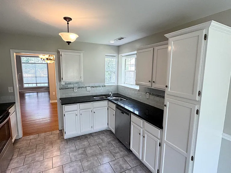 102 Sunset Cir — Photo 5