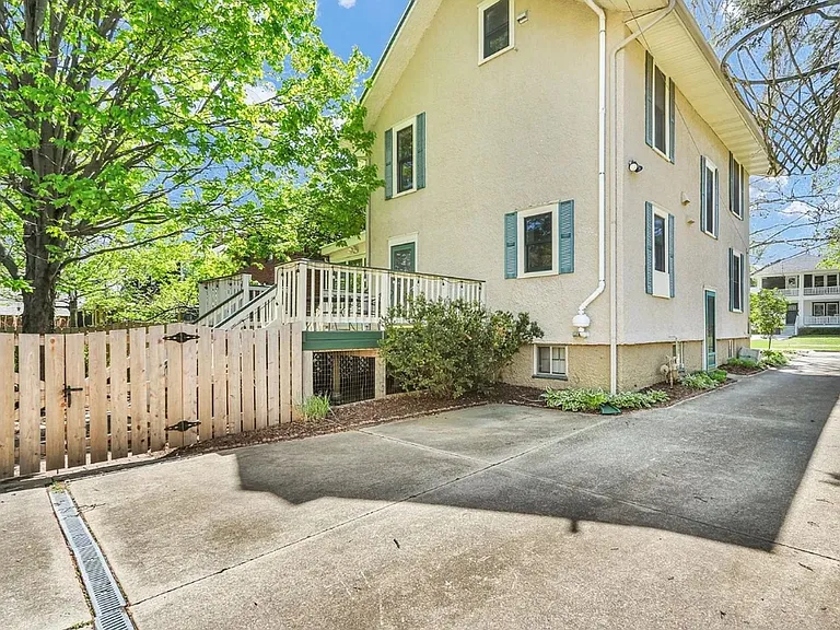 702 W Indiana Ave — Photo 38