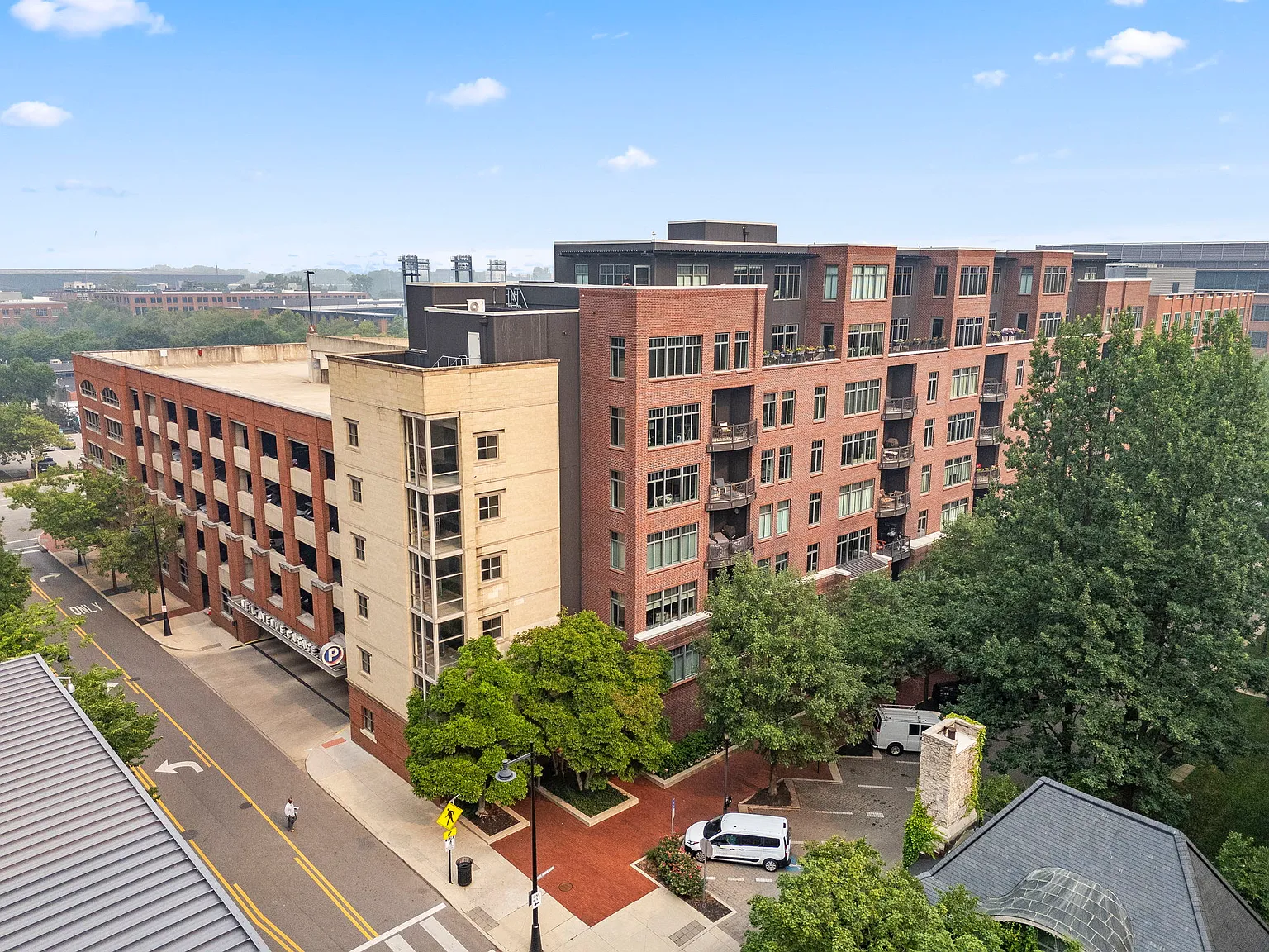 2 bed, 1424 sqft, $4,000 — Photo 1