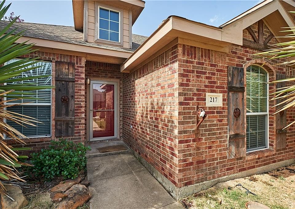 1st image of 217 Shady Oaks Ln