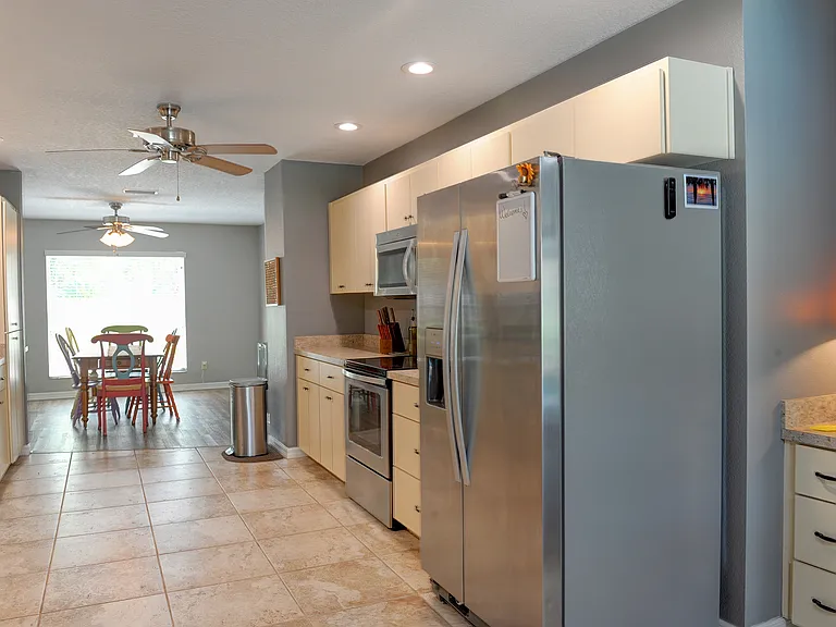 220 N Country Club Dr — Photo 2