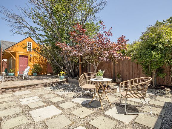 2nd image of 820A Amador St