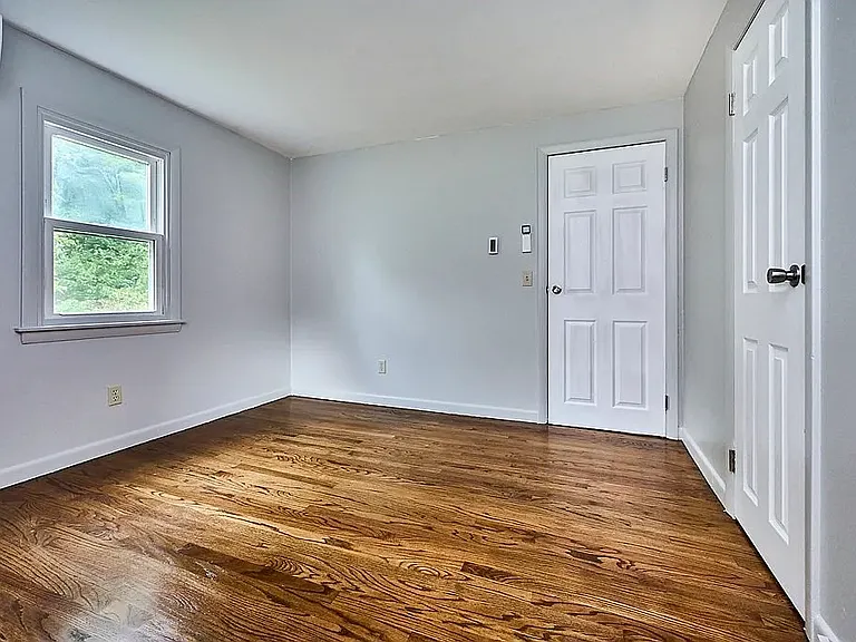 85 Longmeadow Dr — Photo 17