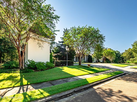 5th image of 125 Woodmont Way