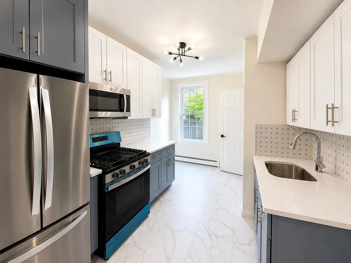 Building Photo - 121 41st St #1