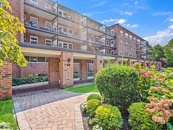 2nd image of 32 Pearsall Ave APT 4D