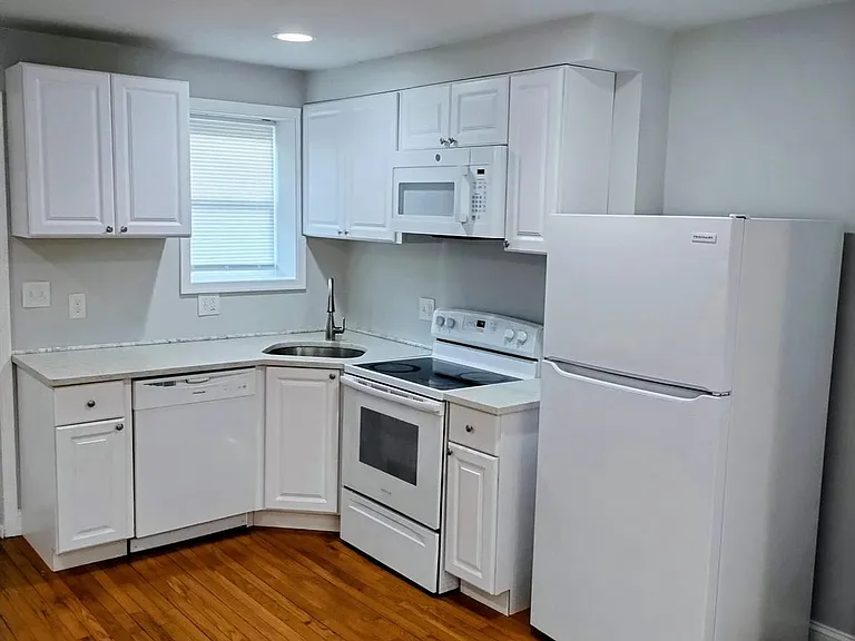 1224 Clover Ln — Photo 6