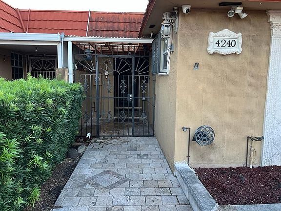 3rd image of 4240 W 18th Ln #4240