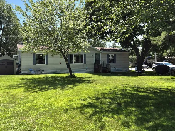 4002 Flamingo Dr NE, Ham Lake, MN 55304
