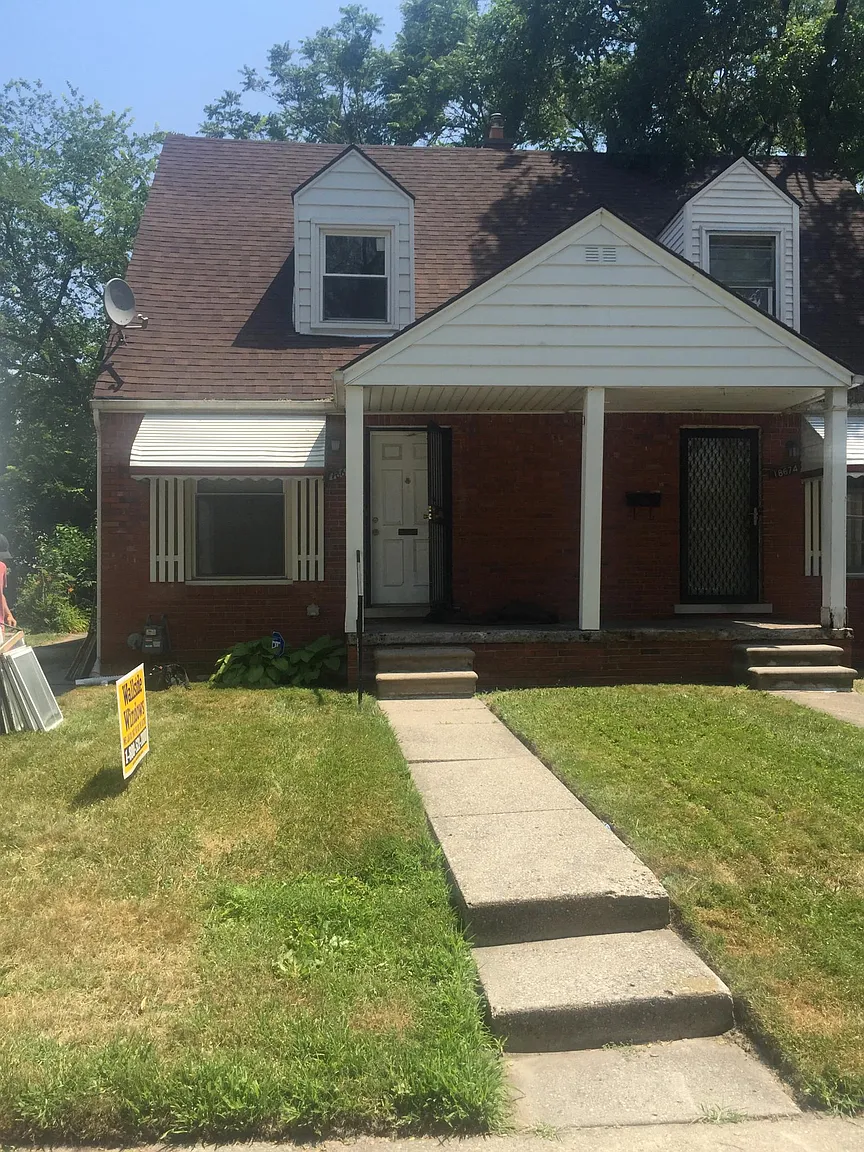 18676 Sunset St photo 1