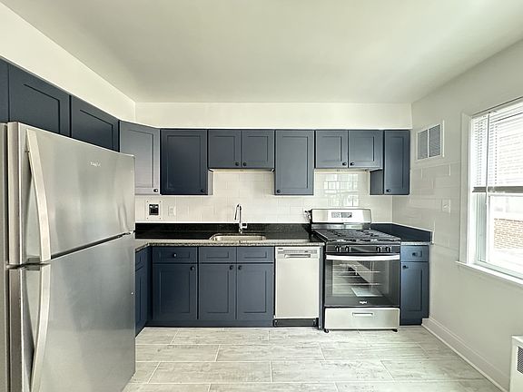 3rd image of 6737 N California Ave #W2
