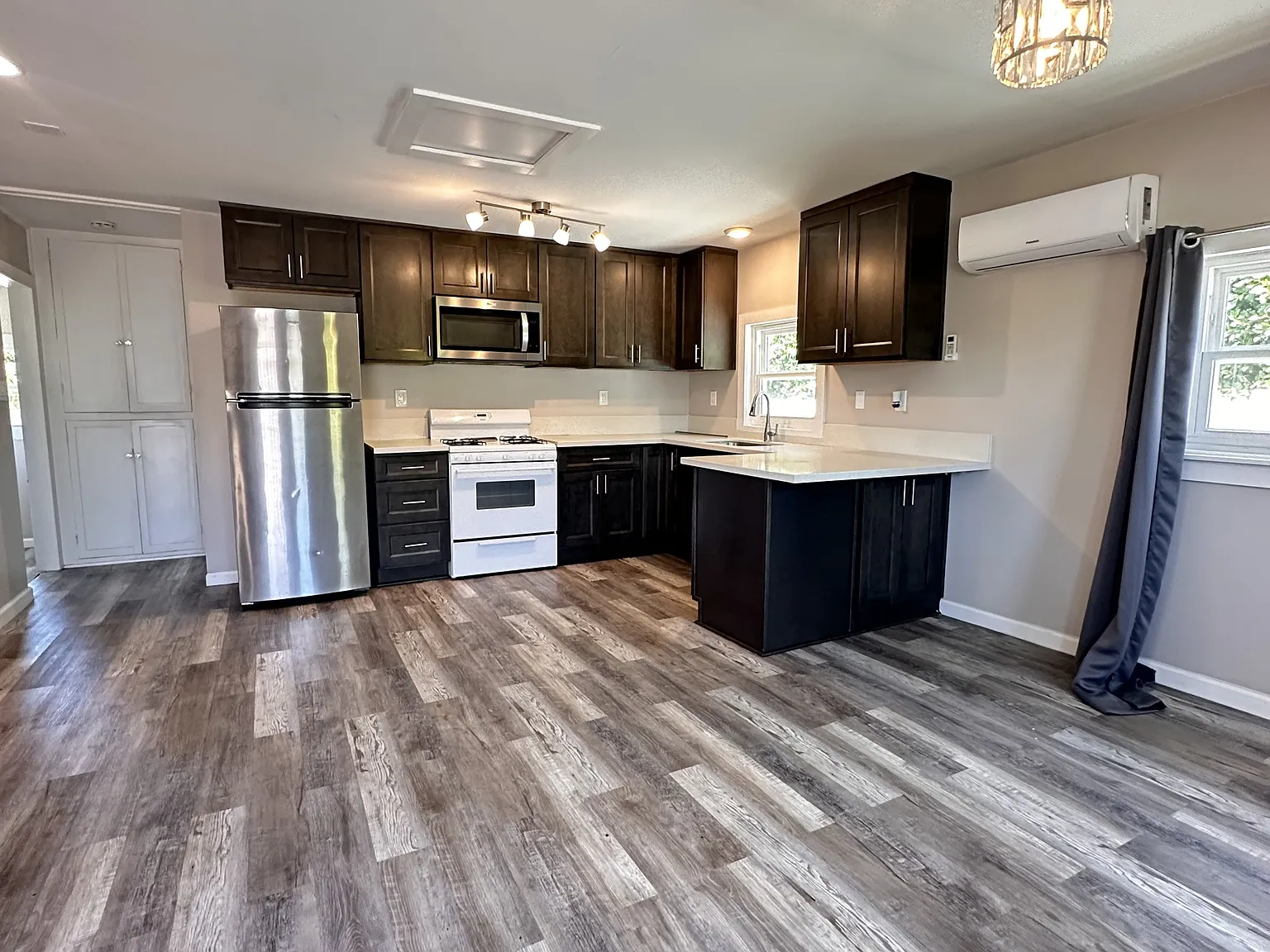 732 Twin Oaks Avenue - 1 — Photo 4
