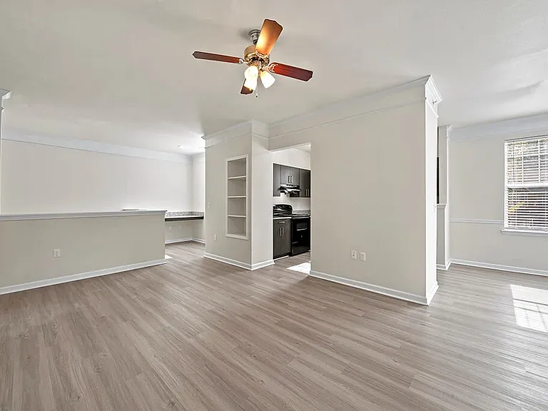 Grand Oaks Apartment Homes — Photo 7