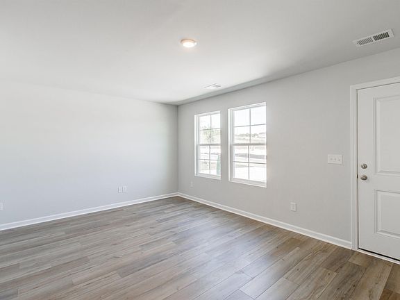 3rd image of 183 Carr Ln