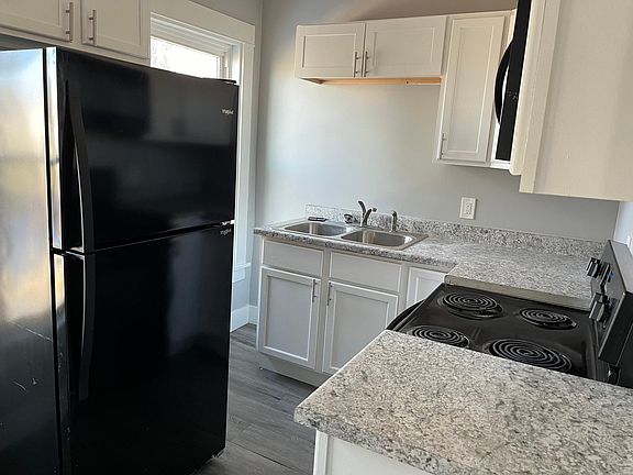 2nd image of 430 2nd Ave W #3
