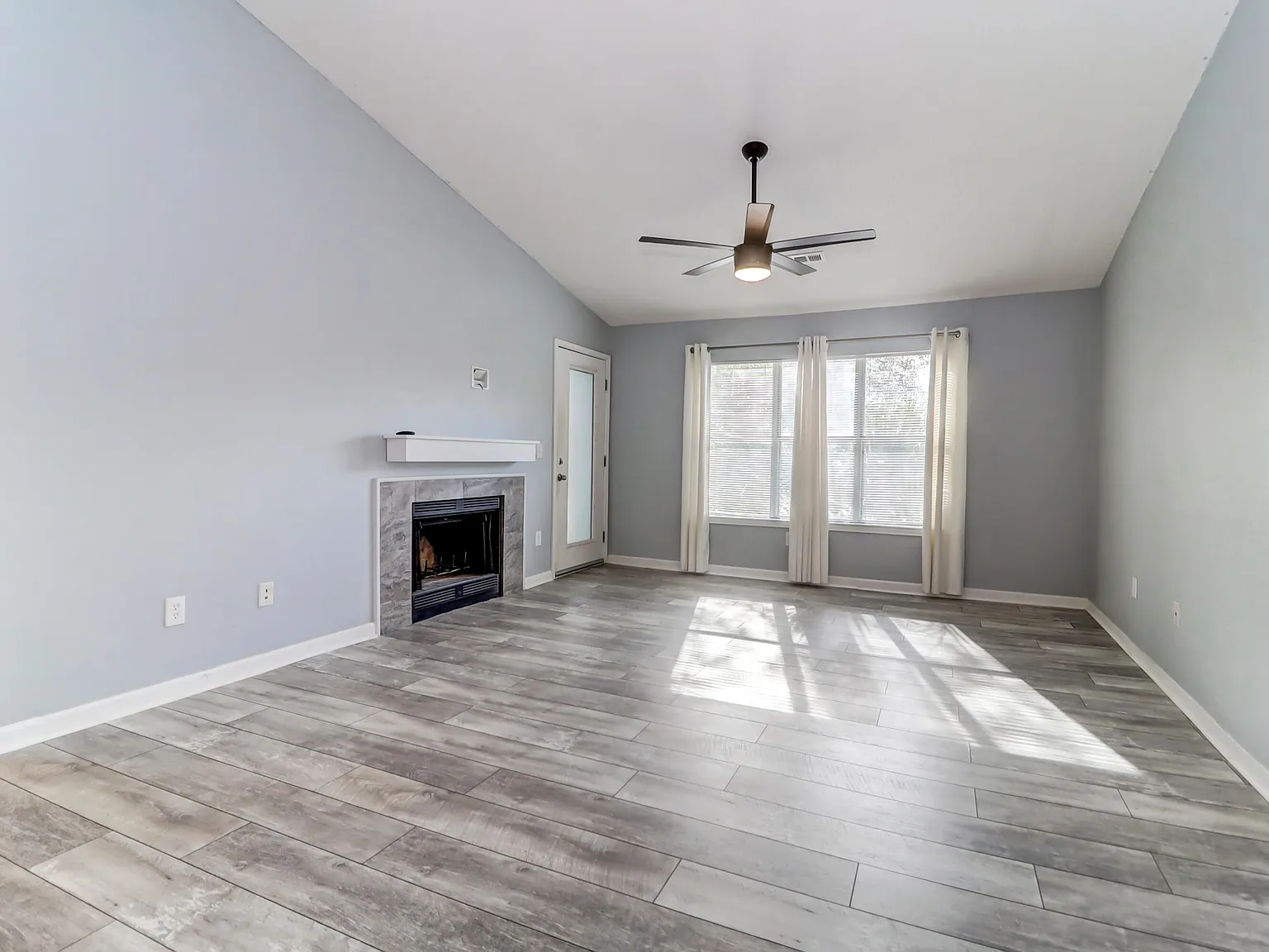 3 bed, 2.0 bath, 1329 sqft, $2,450 — Photo 4