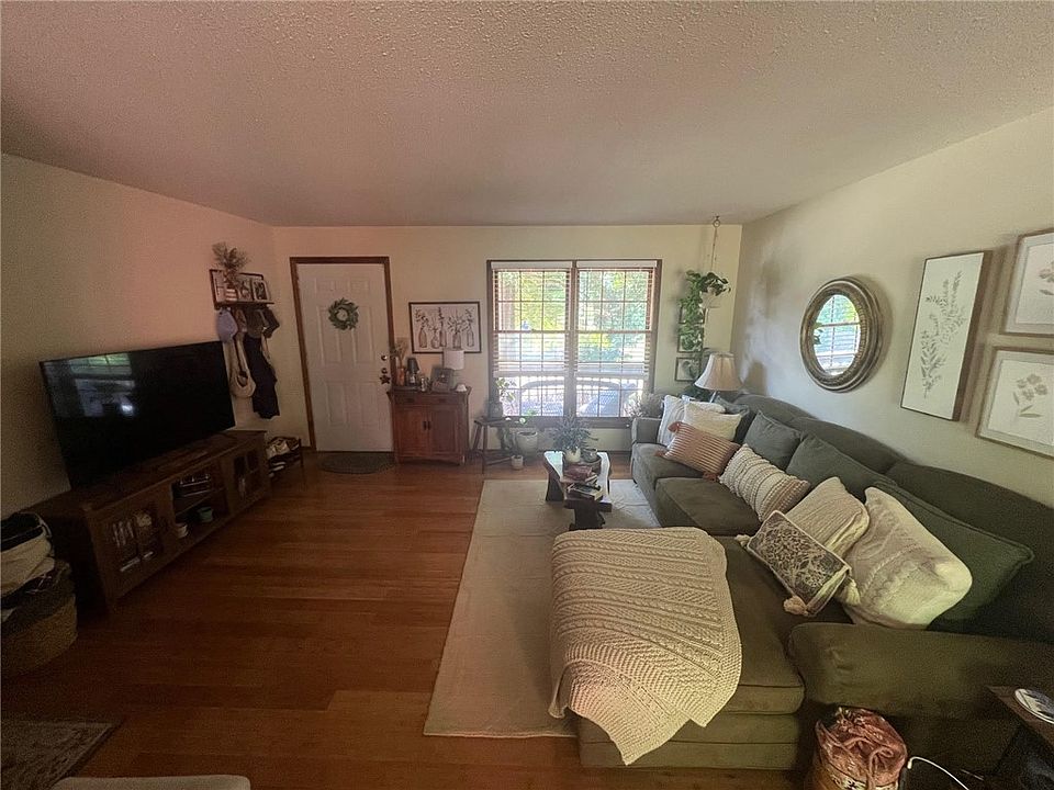 2nd image of 306 Willow Ct #4