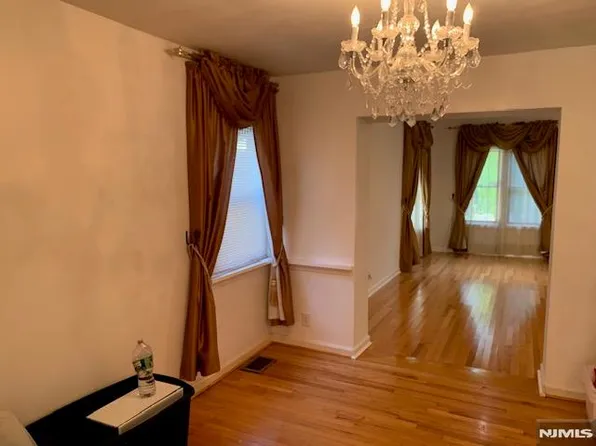 279 Slocum Way image 2 of 15