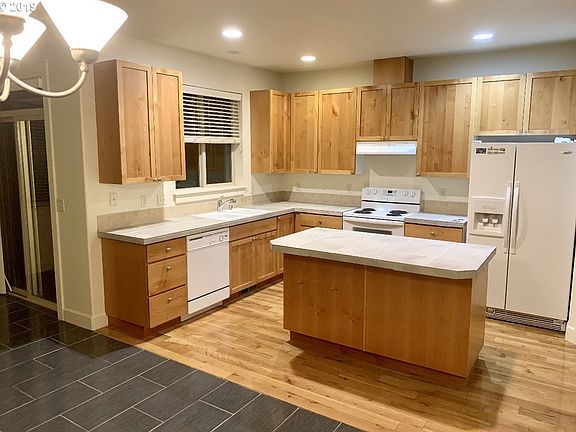 3rd image of 5710 NE 48th St