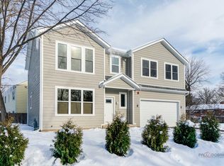 1061 Green Bay Rd, Lake Bluff, IL 60044