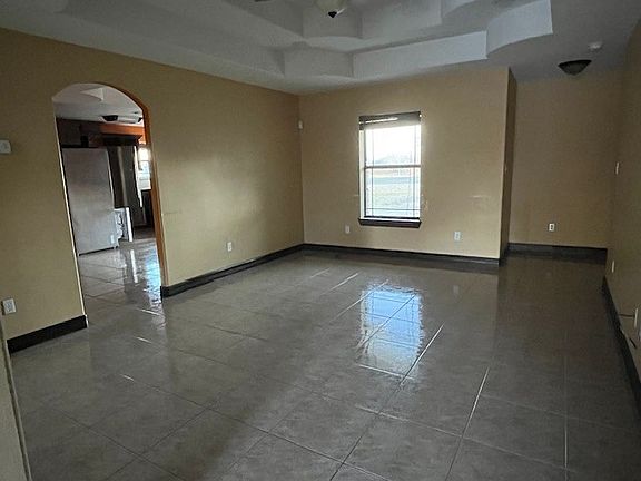 5th image of 211 E Joseph St