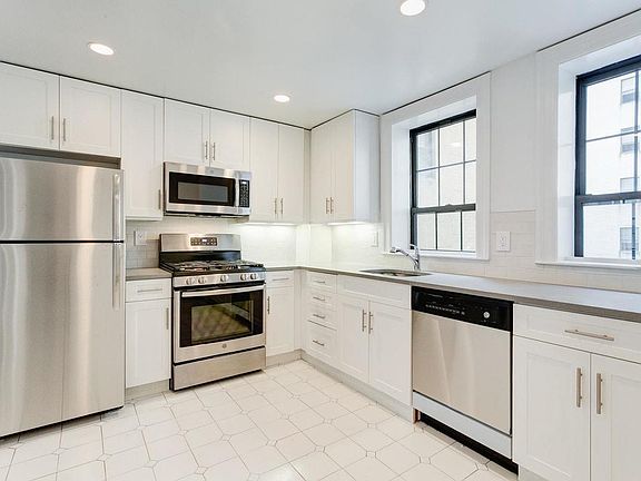 3rd image of 17 Park Ave APT 501