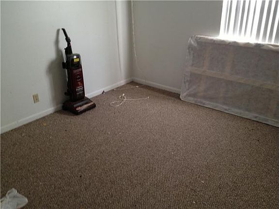4th image of 11318 Taft St #11318