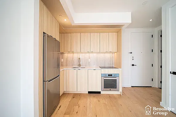 257 Driggs Avenue — Photo 2