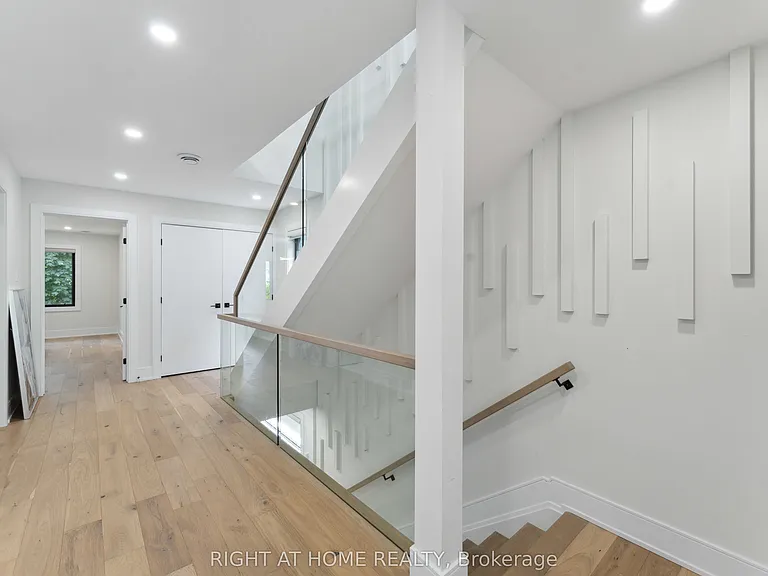 187 Carleton Ave — Photo 23