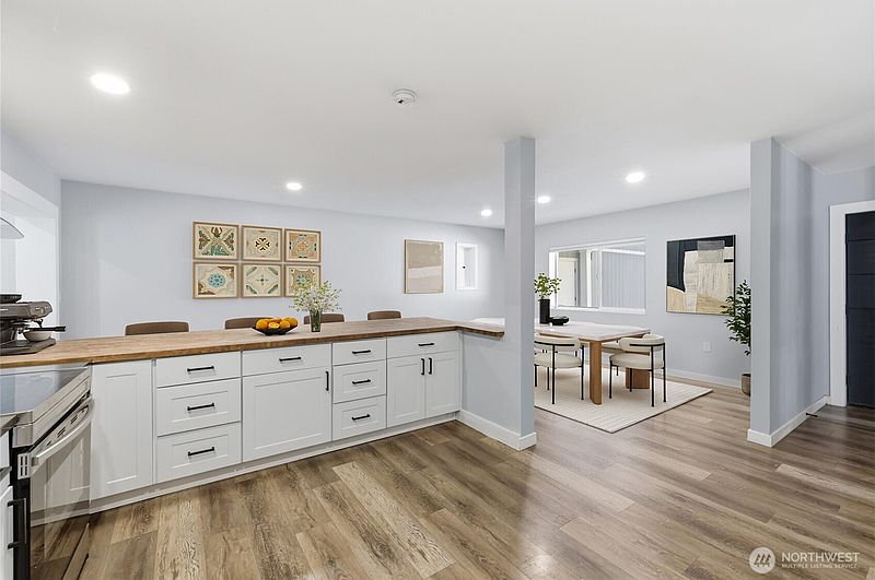 5th image of 11920 215th Street E