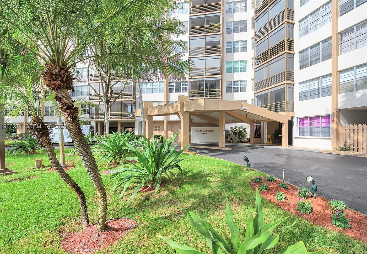 1400 Saint Charles Pl APT 420