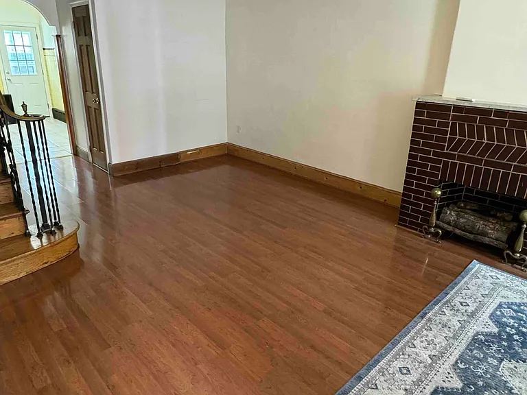 918 Daly St — Photo 4