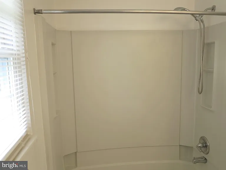 8406 Woodford Ct — Photo 39