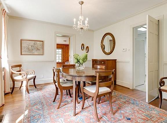 4th image of 203 W Oxford Cir