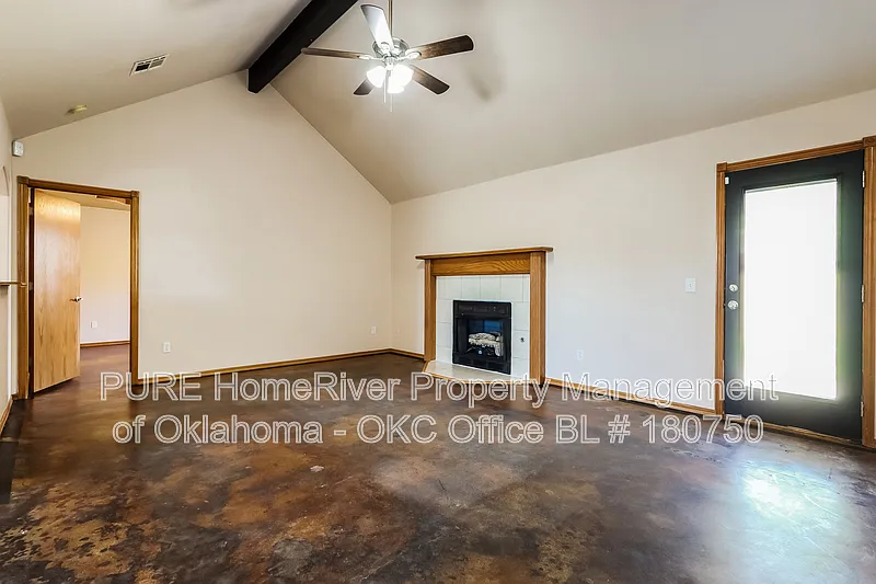 3 bed, 2.0 bath, 1486 sqft, $1,555 — Photo 2