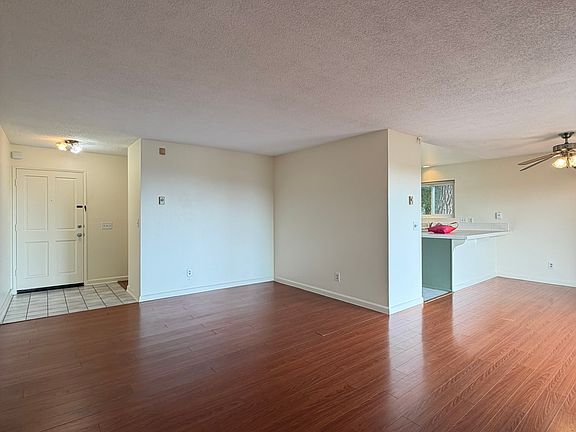 4th image of 3652 Clairemont Dr Unit 1A-1