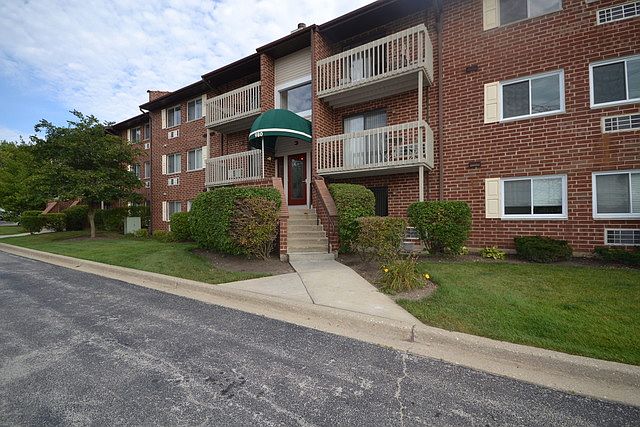 1st image of 980 N Lakeside Dr APT 3B