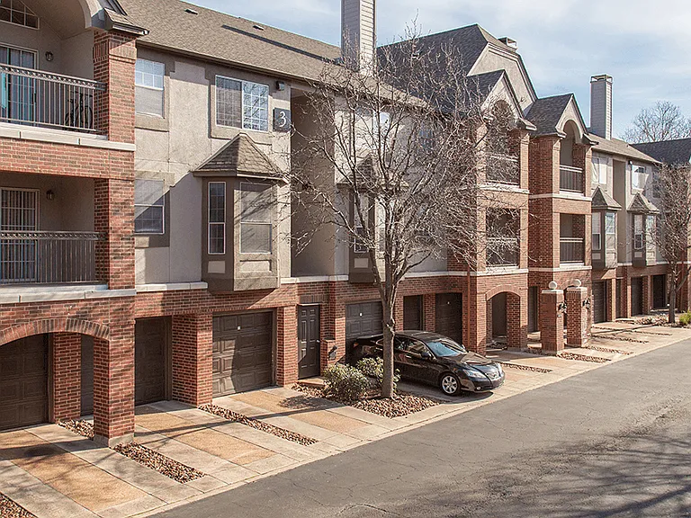 The Estate on Quarry Lake Apartment Homes — Photo 12