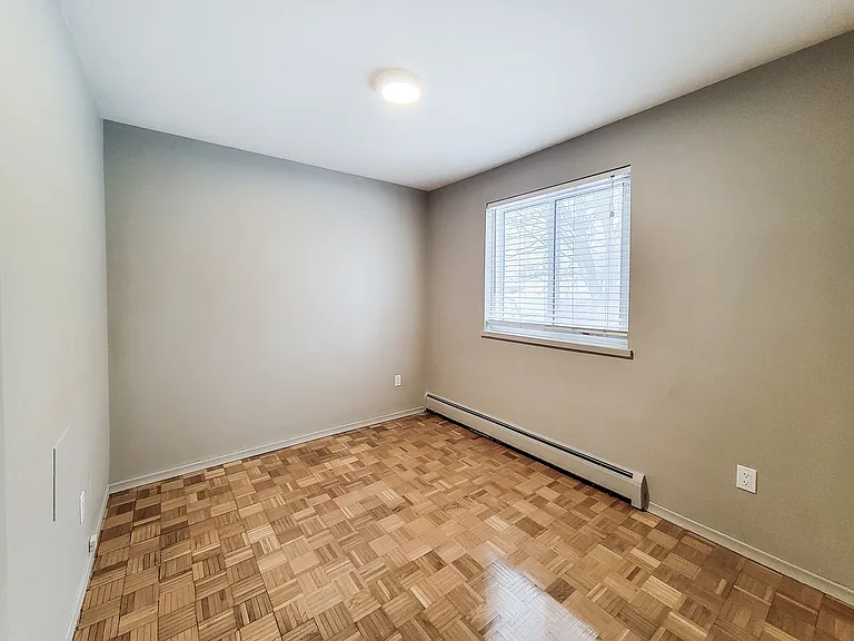 215 Belsyde Ave E — Photo 8