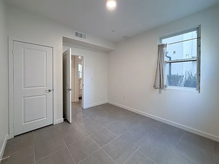 1568 E Thompson Blvd — Photo 19