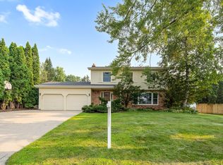 2246 Thomas Ln, White Bear Lake, MN 55110