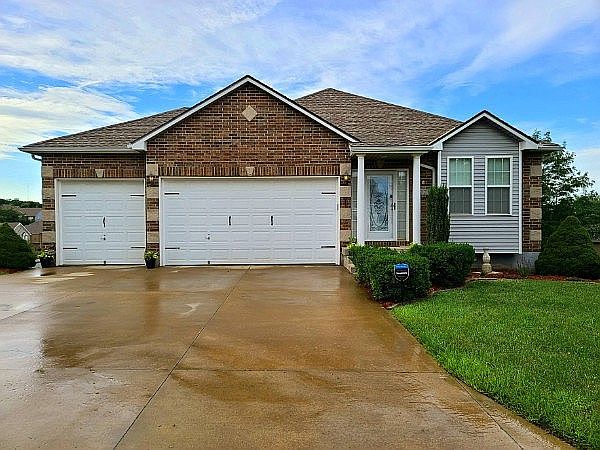 1st image of 2221 NE Janessa Dr