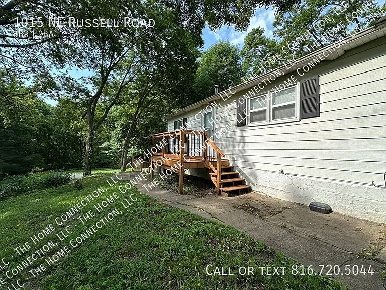 1015 NE Russell Rd — Photo 5