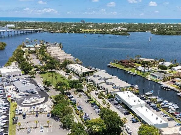 23 Royal Palm Point #B, Vero Beach, FL 32960